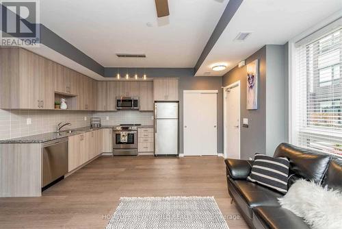 105 - 1110 Briar Hill Avenue, Toronto, ON - Indoor Photo Showing Kitchen