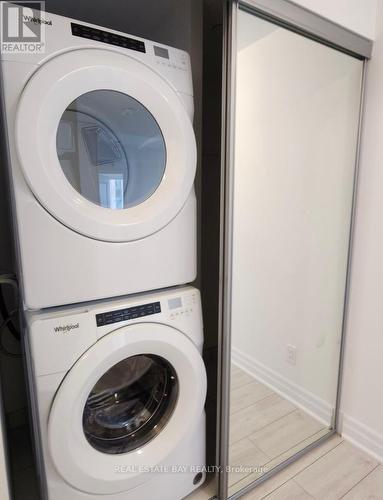 2204 - 30 Elm Drive W, Mississauga, ON - Indoor Photo Showing Laundry Room