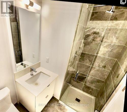 2204 - 30 Elm Drive W, Mississauga, ON - Indoor Photo Showing Bathroom