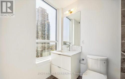 2204 - 30 Elm Drive W, Mississauga, ON - Indoor Photo Showing Bathroom