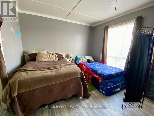 529-531 Detroyes Avenue, Iroquois Falls, ON - Indoor Photo Showing Bedroom