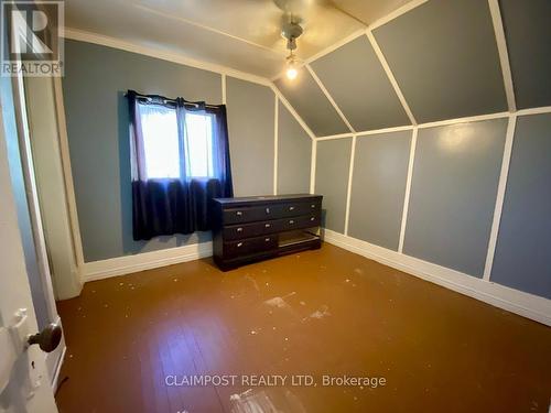 529-531 Detroyes Avenue, Iroquois Falls, ON - Indoor Photo Showing Other Room