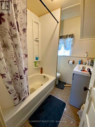 529-531 Detroyes Avenue, Iroquois Falls, ON - Indoor Photo Showing Bathroom