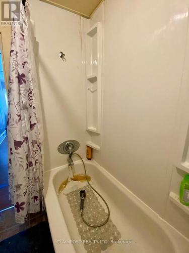 529-531 Detroyes Avenue, Iroquois Falls, ON - Indoor Photo Showing Bathroom