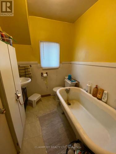 529-531 Detroyes Avenue, Iroquois Falls, ON - Indoor Photo Showing Bathroom