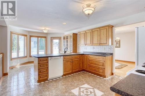 5760 Wayne Street, Lasalle, ON - Indoor Photo Showing Kitchen