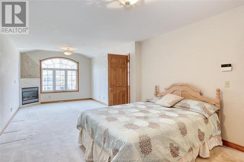 5760 Wayne Street, Lasalle, ON - Indoor Photo Showing Bedroom