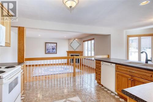 5760 Wayne Street, Lasalle, ON - Indoor Photo Showing Kitchen