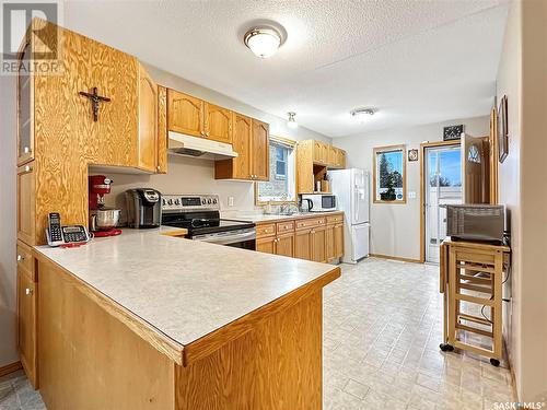 402 4Th Street W, Fort Qu'Appelle, SK - Indoor Photo Showing Kitchen With Double Sink