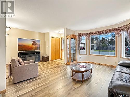 402 4Th Street W, Fort Qu'Appelle, SK - Indoor Photo Showing Living Room