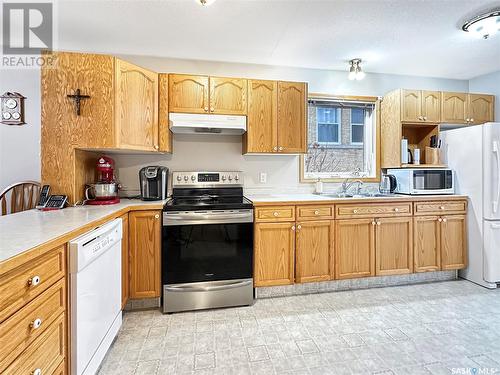 402 4Th Street W, Fort Qu'Appelle, SK - Indoor Photo Showing Kitchen