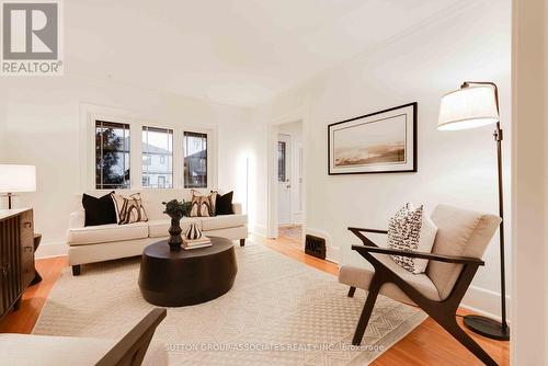 82 Roseneath Gardens, Toronto, ON - Indoor Photo Showing Living Room