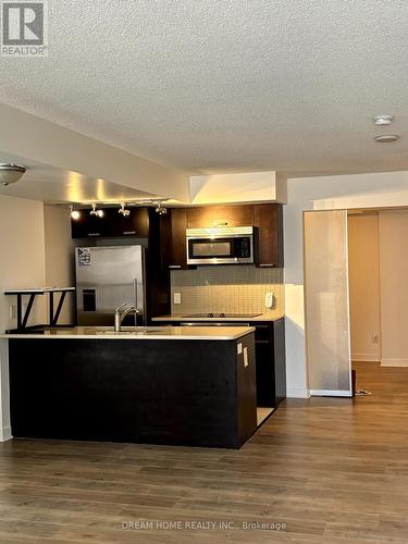 614 - 295 Adelaide Street W, Toronto, ON - Indoor Photo Showing Kitchen