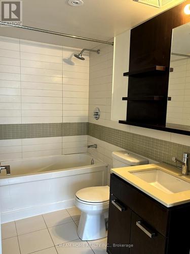 614 - 295 Adelaide Street W, Toronto, ON - Indoor Photo Showing Bathroom