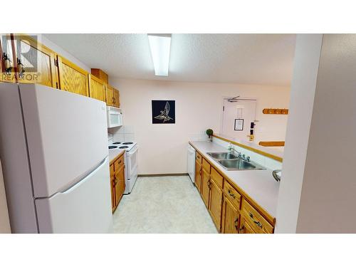 5369 Fernie Ski Hill Road Unit# 204, Fernie, BC - Indoor Photo Showing Kitchen With Double Sink