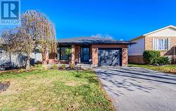 82 OAKHURST Crescent  Kitchener, ON N2B 3K3