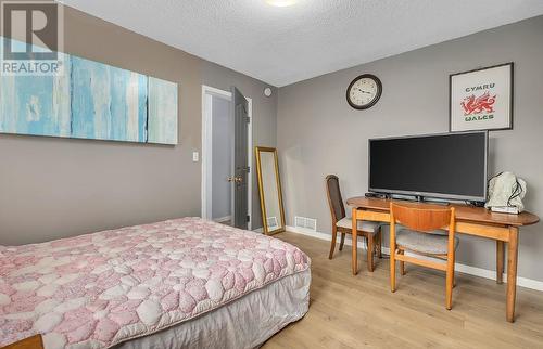 770 Hollydell Road, Kelowna, BC - Indoor Photo Showing Bedroom