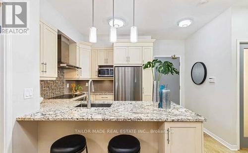 125 - 109 Front Street E, Toronto, ON - Indoor Photo Showing Kitchen With Upgraded Kitchen