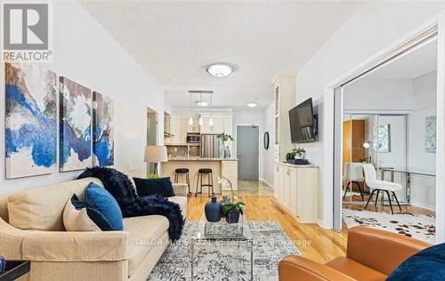 125 - 109 Front Street E, Toronto, ON - Indoor Photo Showing Living Room