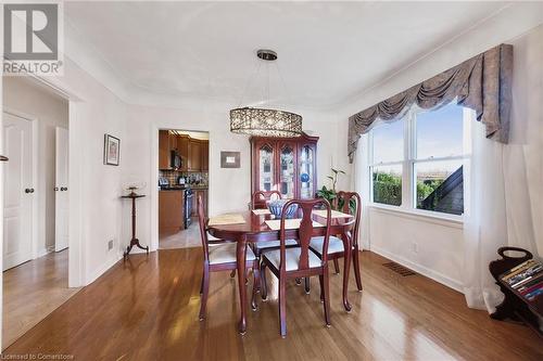 7 Underhill Avenue, Dundas, ON - Indoor Photo Showing Dining Room