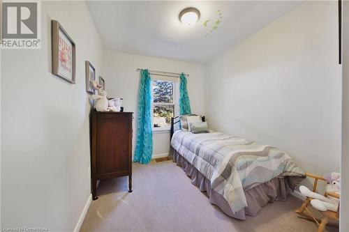 7 Underhill Avenue, Dundas, ON - Indoor Photo Showing Bedroom