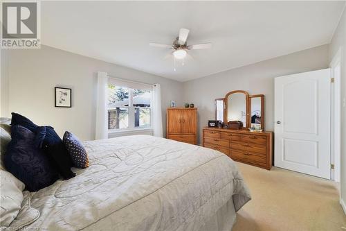 7 Underhill Avenue, Dundas, ON - Indoor Photo Showing Bedroom