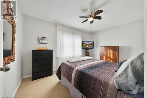 7 Underhill Avenue, Dundas, ON - Indoor Photo Showing Bedroom