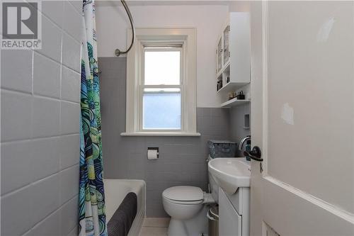 335 Albinson Street, Sudbury, ON - Indoor Photo Showing Bathroom