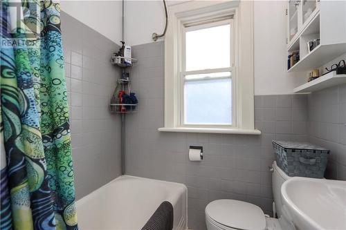 335 Albinson Street, Sudbury, ON - Indoor Photo Showing Bathroom