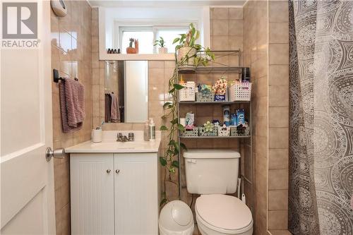 335 Albinson Street, Sudbury, ON - Indoor Photo Showing Bathroom