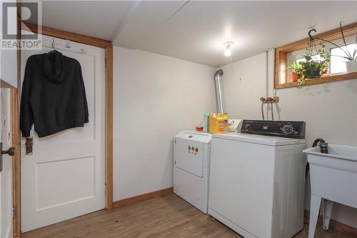 335 Albinson Street, Sudbury, ON - Indoor Photo Showing Laundry Room