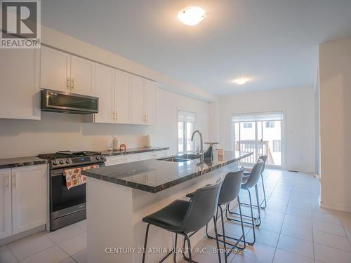 92 Church Street, Georgina, ON - Indoor Photo Showing Kitchen With Upgraded Kitchen