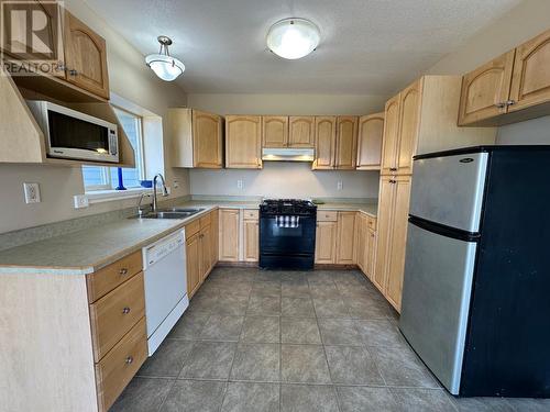 4652 Rose Crescent, Eagle Bay, BC - Indoor Photo Showing Kitchen With Double Sink