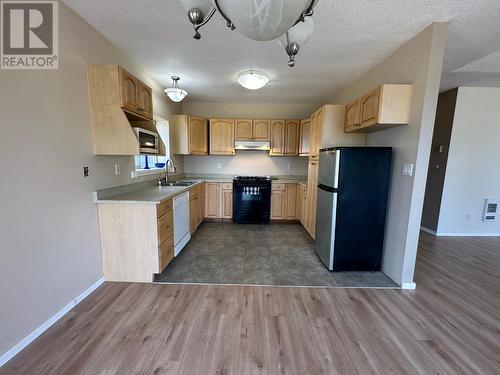 4652 Rose Crescent, Eagle Bay, BC - Indoor Photo Showing Kitchen With Double Sink