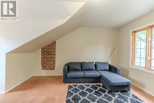 9 Orchard Drive, Barrie, ON - Indoor Photo Showing Living Room