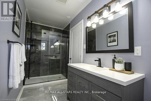 677 Highway 36, Kawartha Lakes (Lindsay), ON - Indoor Photo Showing Bathroom