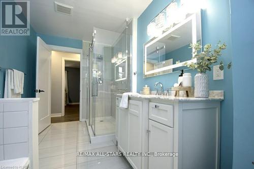 677 Highway 36, Kawartha Lakes (Lindsay), ON - Indoor Photo Showing Bathroom