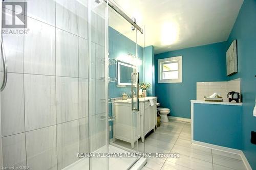 677 Highway 36, Kawartha Lakes (Lindsay), ON - Indoor Photo Showing Bathroom