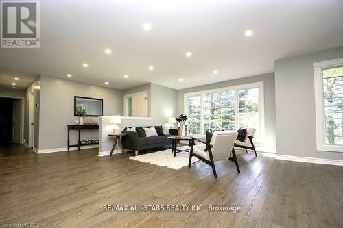 677 Highway 36, Kawartha Lakes (Lindsay), ON - Indoor Photo Showing Living Room