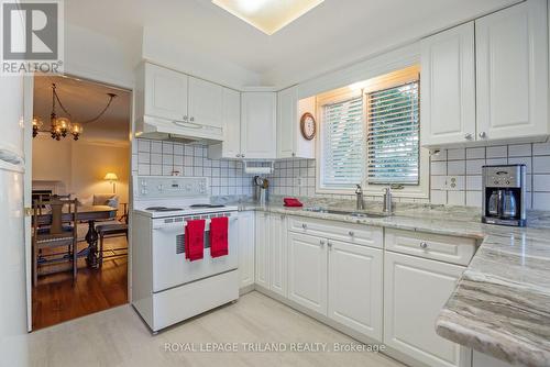 19 - 65 Fiddlers Green Road, London, ON - Indoor Photo Showing Kitchen With Double Sink