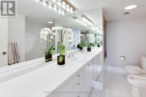 804 - 2045 Lake Shore Boulevard W, Toronto, ON - Indoor Photo Showing Bathroom