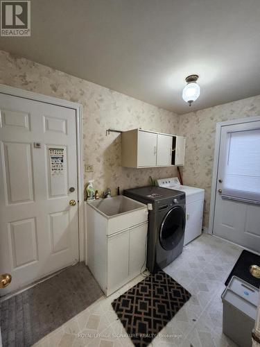 2134 Salma Crescent, Burlington, ON - Indoor Photo Showing Laundry Room