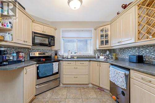 2 Gray Gate, Halton Hills, ON - Indoor Photo Showing Kitchen