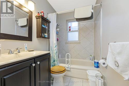 2 Gray Gate, Halton Hills, ON - Indoor Photo Showing Bathroom