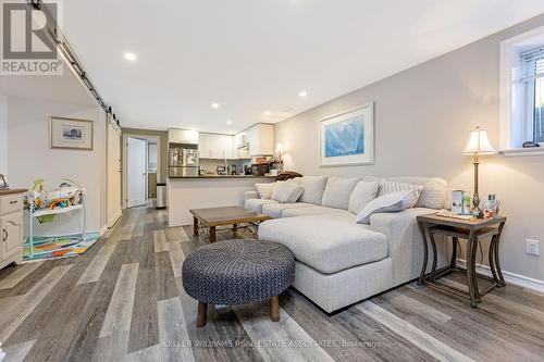 2 Gray Gate, Halton Hills, ON - Indoor Photo Showing Living Room