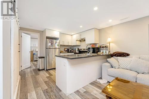 2 Gray Gate, Halton Hills, ON - Indoor Photo Showing Kitchen