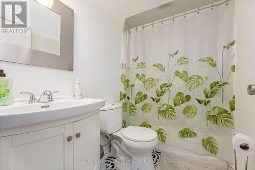 2 Gray Gate, Halton Hills, ON - Indoor Photo Showing Bathroom