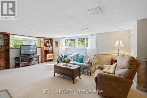 283 Rainbow Ridge Road, Kawartha Lakes (Little Britain), ON - Indoor Photo Showing Living Room