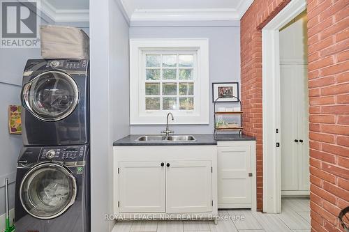 2877 Mcsherry Lane, Pelham (663 - North Pelham), ON - Indoor Photo Showing Laundry Room