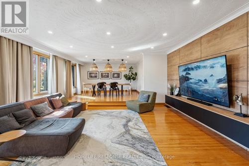 89 Cumberland Drive, Mississauga, ON - Indoor Photo Showing Living Room